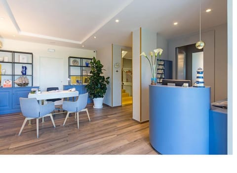 On-site shops, Lobby or reception