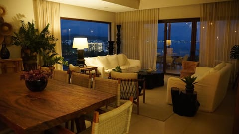 Natural landscape, Balcony/Terrace, Living room, Seating area, Dining area, Sea view