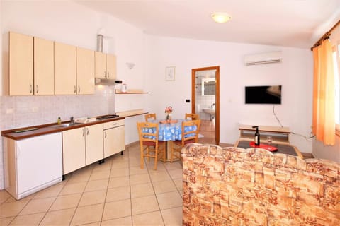 Apartments Lucijana Bed and Breakfast in Lika-Senj County