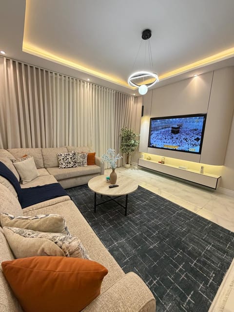 TV and multimedia, Living room, Seating area, Evening entertainment