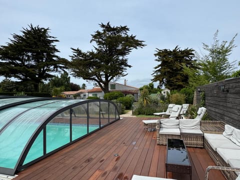 Pool view, Swimming pool, sunbed