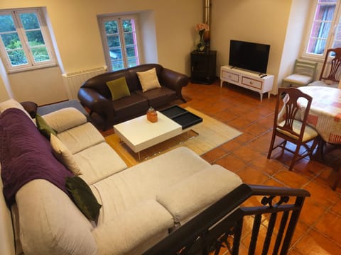 Communal lounge/ TV room, TV and multimedia, Living room, Seating area
