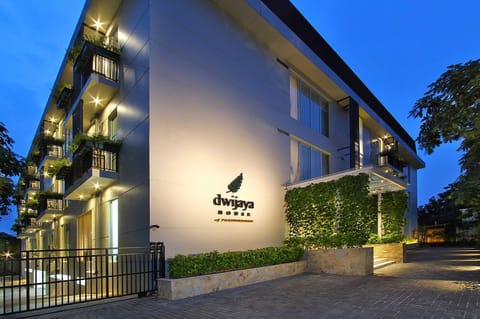 Facade/entrance, Property logo or sign, Sunset, Family