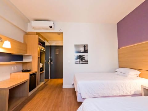 Bed, TV and multimedia, Photo of the whole room, Bedroom, wardrobe, air conditioner