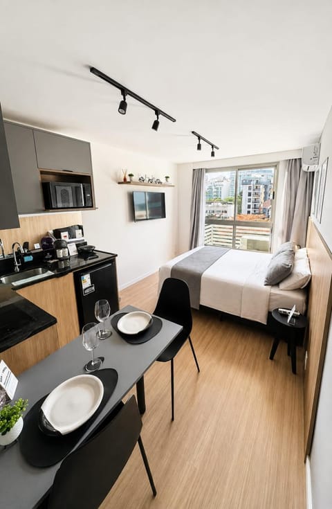 Bed, Kitchen or kitchenette, Photo of the whole room, Seating area, Dining area, Bedroom, minibar, stove