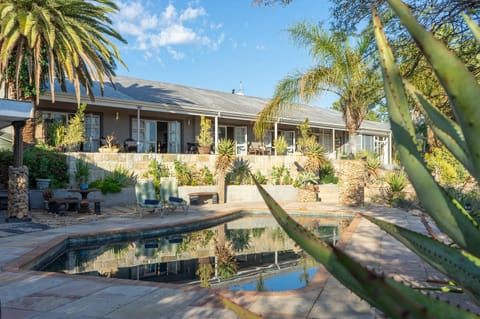 Property building, Garden, Swimming pool