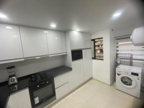 Kitchen or kitchenette, dishwasher, minibar, oven, stove