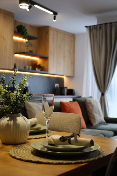 Kitchen or kitchenette, Living room, Seating area, Dining area