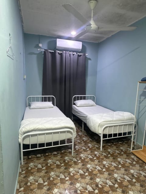 Bed, Photo of the whole room, Bedroom, air conditioner