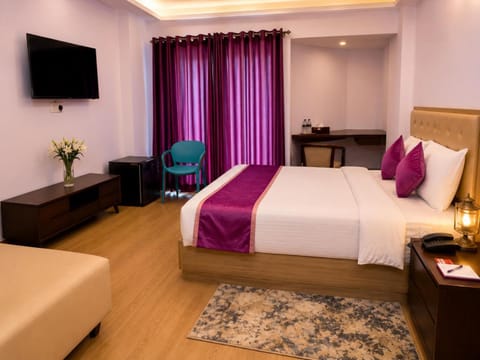 Photo of the whole room, Bedroom