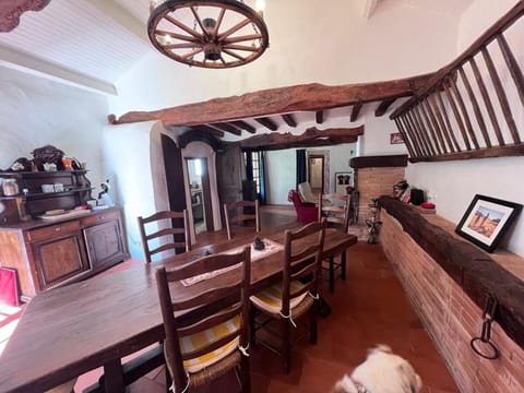 Seating area, Dining area