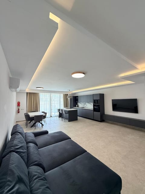 Communal lounge/ TV room, TV and multimedia, Living room, Evening entertainment