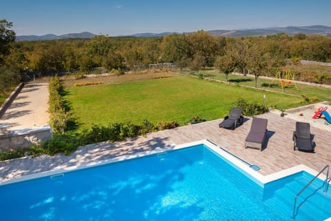 Garden view, Mountain view, Pool view