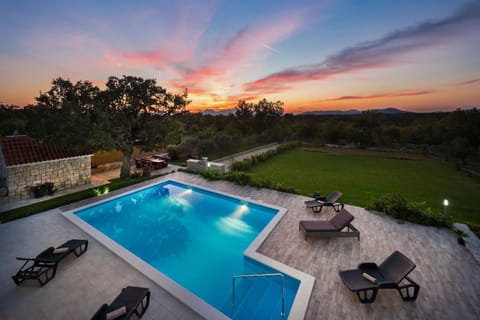 Swimming pool, Swimming pool