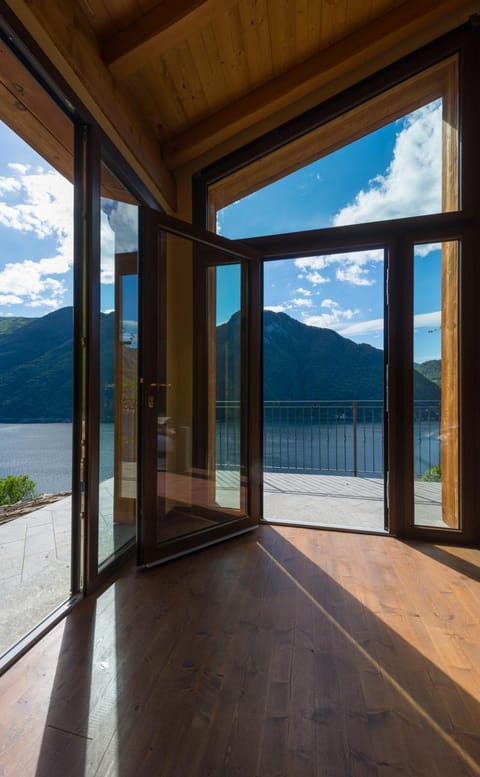 Property building, Balcony/Terrace, Lake view
