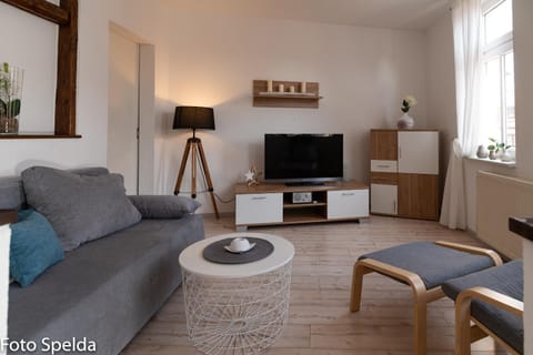 Communal lounge/ TV room, TV and multimedia, Living room, Seating area