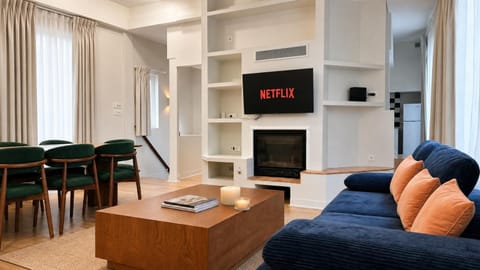 Communal lounge/ TV room, TV and multimedia, Living room, Evening entertainment