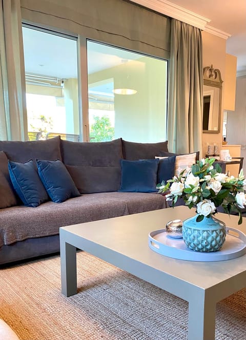 Living room, Mountain view