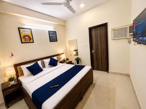 Bed, TV and multimedia, Photo of the whole room, Bedroom, wardrobe, air conditioner