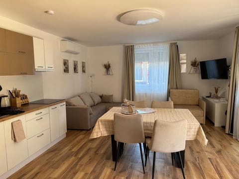 Kitchen or kitchenette, Living room