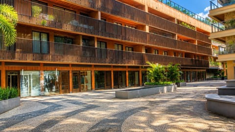 Property building, Facade/entrance, Garden