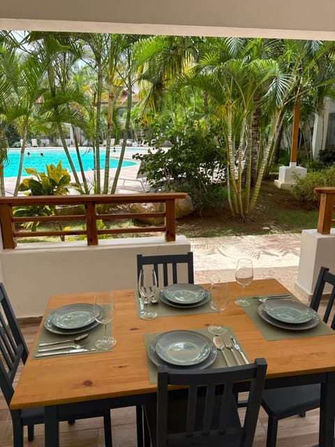 Dining area, Garden view, Pool view