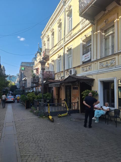 Property building, Street view, Location