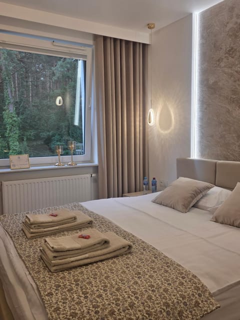 Bed, Photo of the whole room, Bedroom, internet