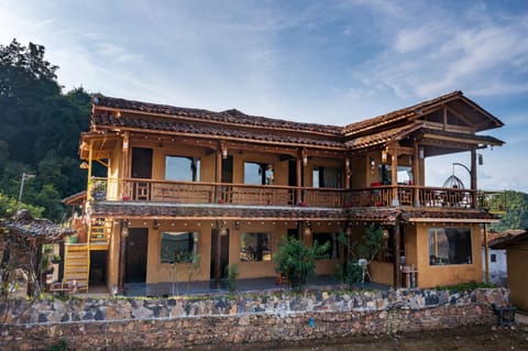 Property building, Day