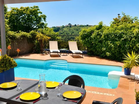 Patio, Solarium, View (from property/room), Dining area, Pool view, Swimming pool, Meals, sunbed