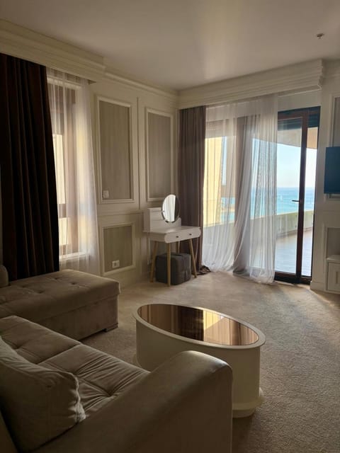 Living room, Photo of the whole room