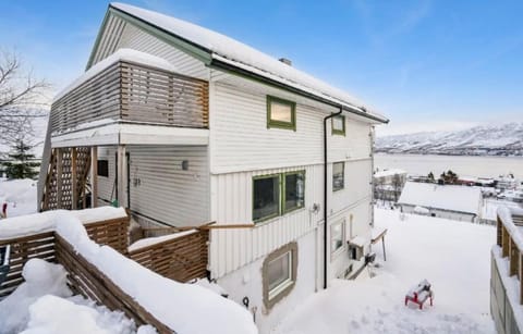 Property building, Day, Winter