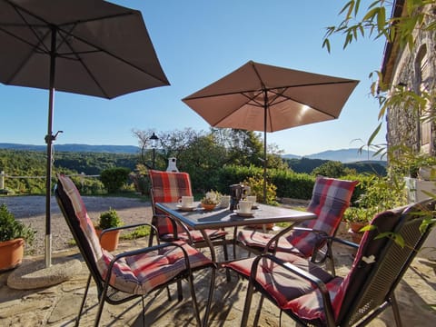 Patio, BBQ facilities, View (from property/room), Balcony/Terrace, Seating area, Garden view, Mountain view