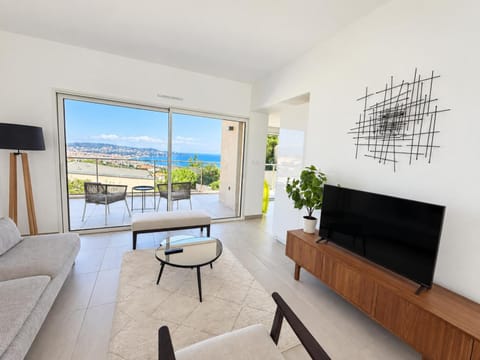 TV and multimedia, View (from property/room), Balcony/Terrace, Living room