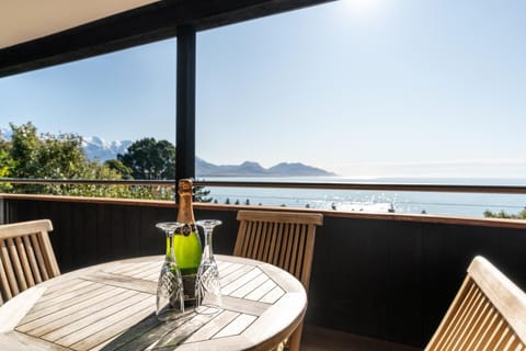 View (from property/room), Balcony/Terrace, Mountain view, Sea view