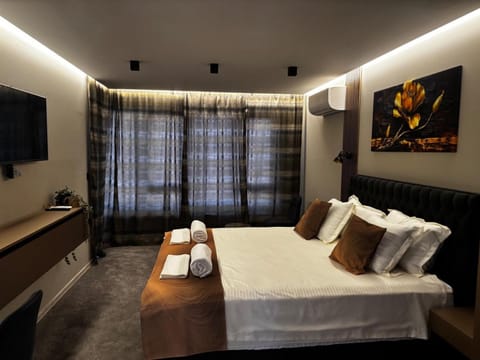 Bedroom, air conditioner