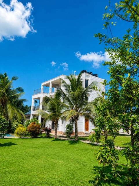 Property building, Natural landscape, Garden, Garden, Garden view