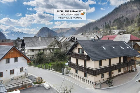 Property building, Day, Neighbourhood, Natural landscape, Bird's eye view, City view, Mountain view, Street view, Location