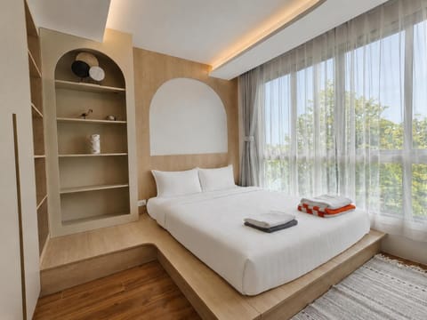 Bed, Bedroom, towels, wardrobe