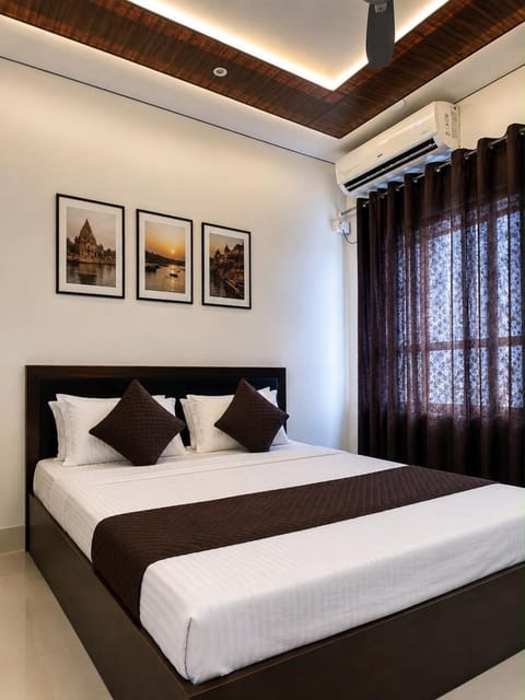 Bed, Photo of the whole room, Bedroom, air conditioner
