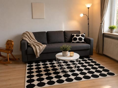 Living room, Seating area, internet