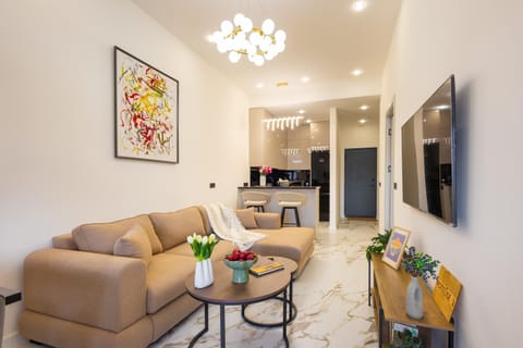 TV and multimedia, Living room, Seating area, Dining area, Evening entertainment