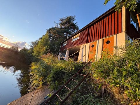 Property building, Day, Natural landscape, Lake view