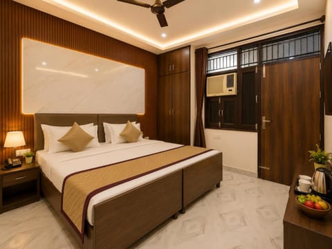 Bed, TV and multimedia, Photo of the whole room, Bedroom, wardrobe, air conditioner