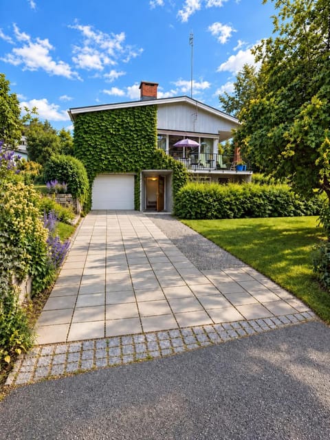 Property building, Patio, Garden, Parking