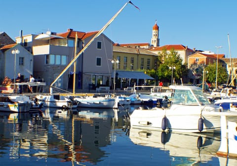 Property building, Neighbourhood