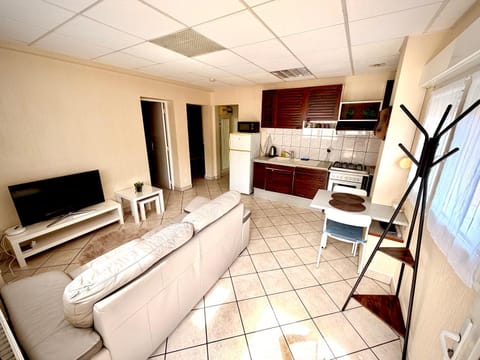 Day, Living room, kitchen