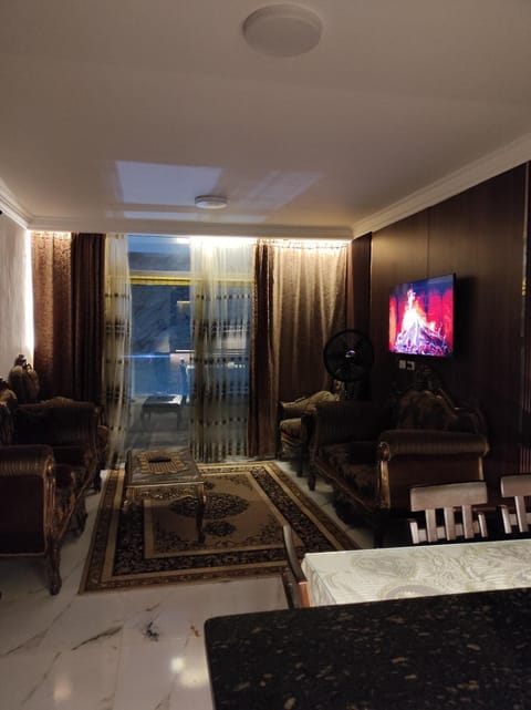 TV and multimedia, Living room, Seating area, Evening entertainment