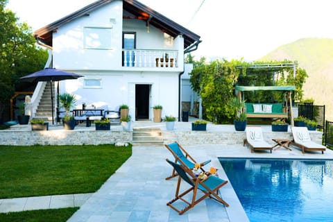 Property building, Garden view, Pool view