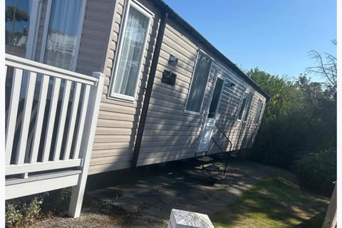 Property building, Day, Garden, Garden view